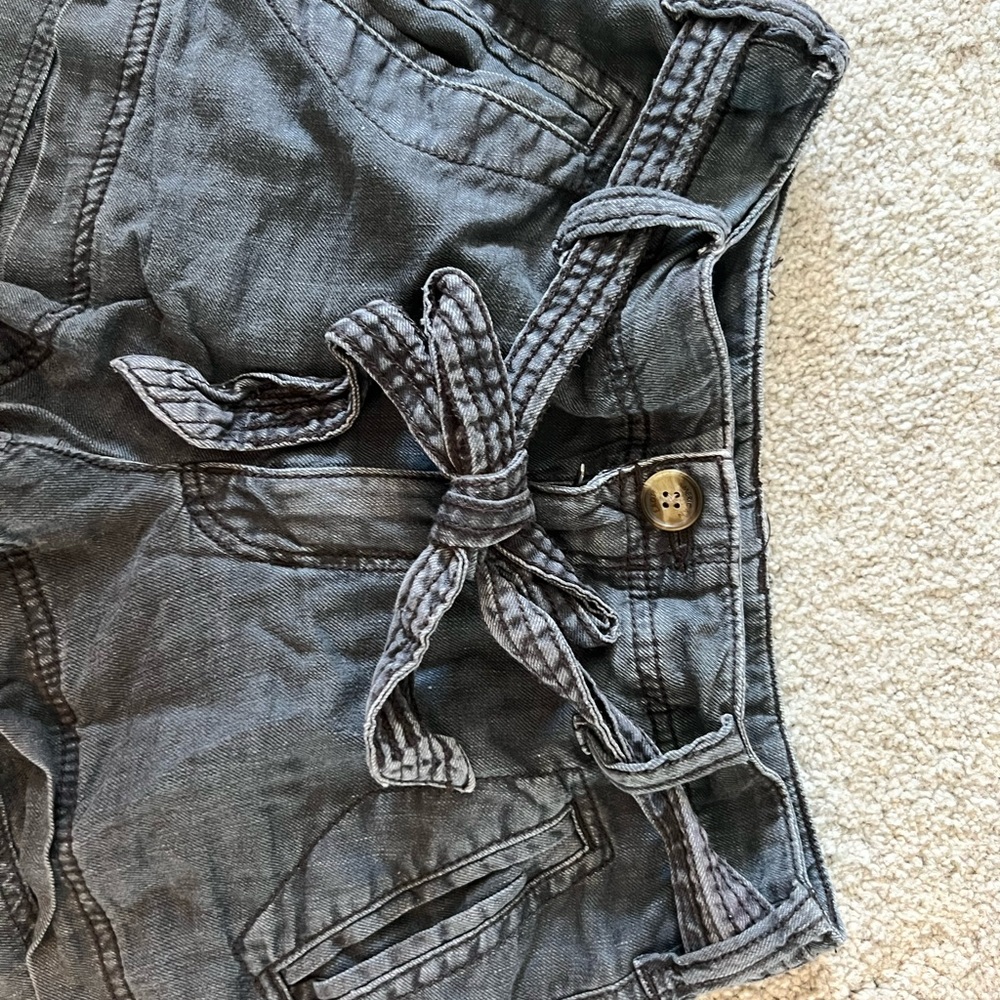 Dark grey faded wash shorts. Size 0/25. - Picture 2 of 2